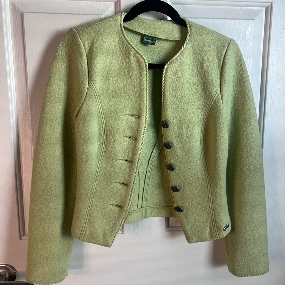 Fitted, coquette Geiger Sweater in pastel green
